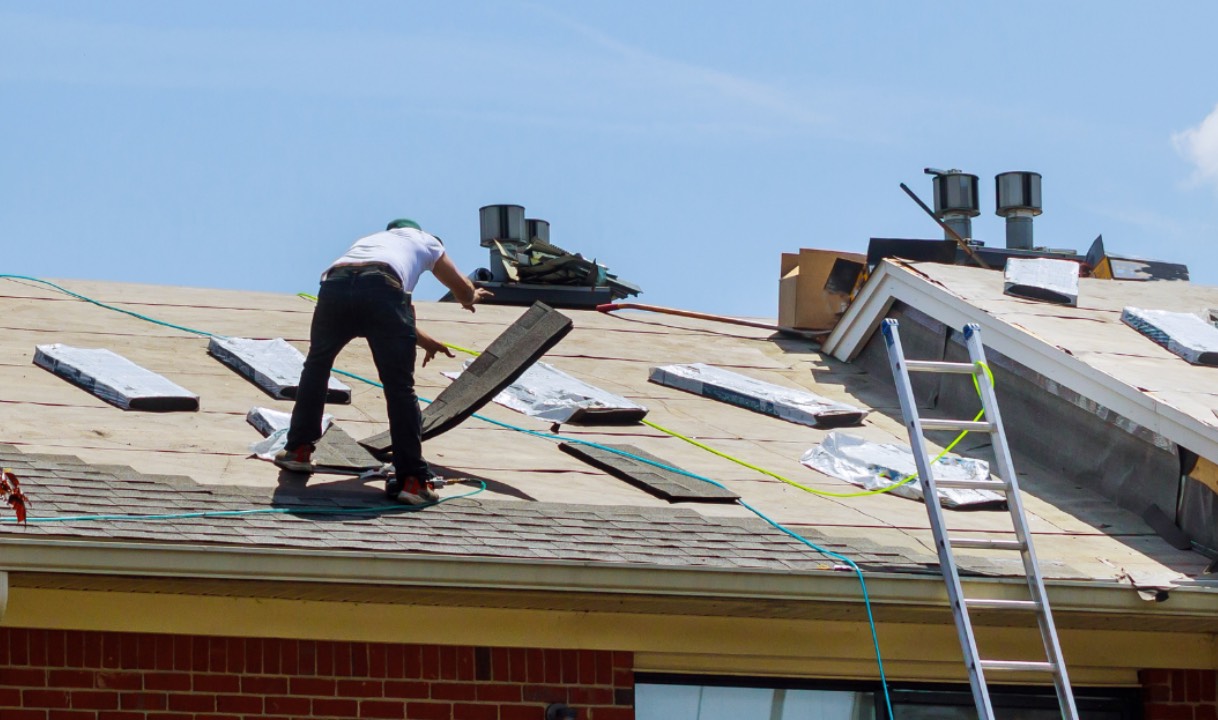 The Role of Roofing Contractors and Roof Repair Services